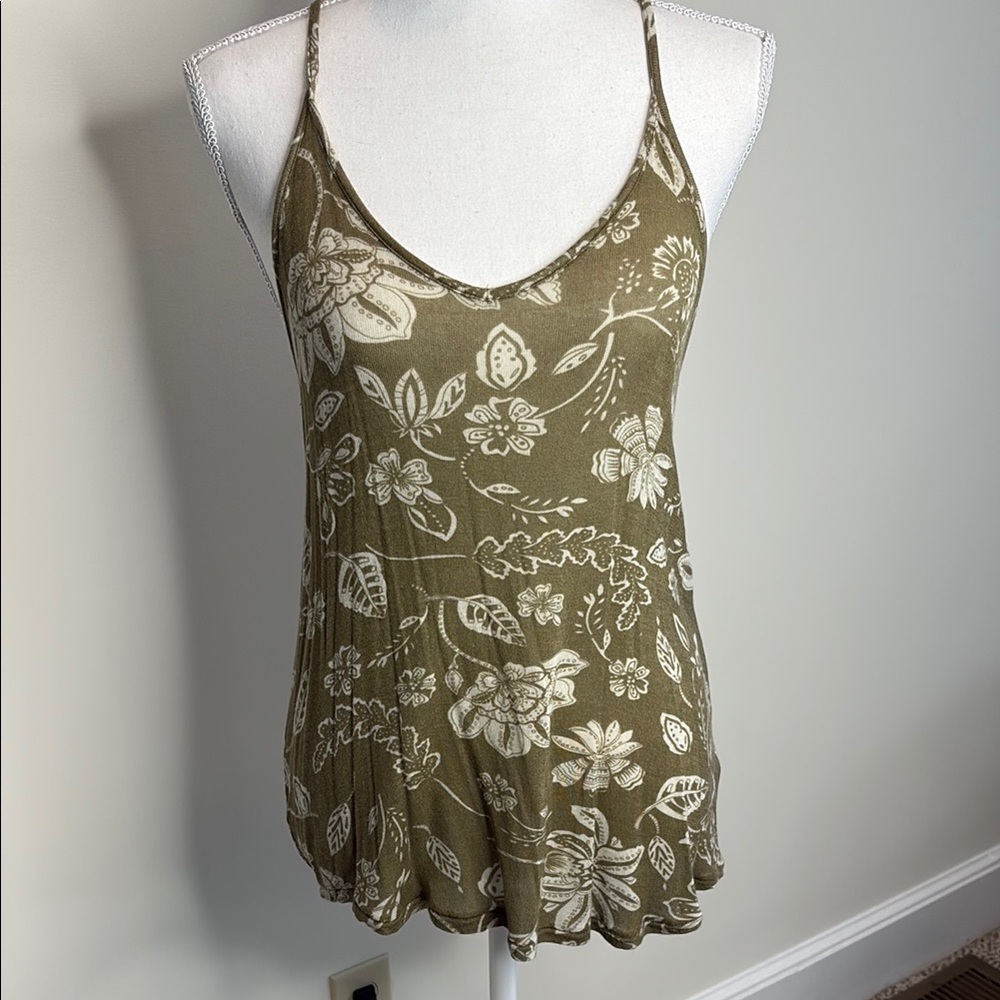 Silence + Noise Green Floral Rayon Camisole with Spaghetti Straps. Medium